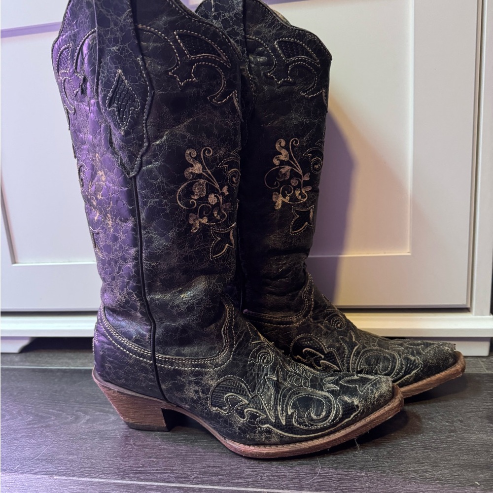 Corral Embroidered Black Western Boots